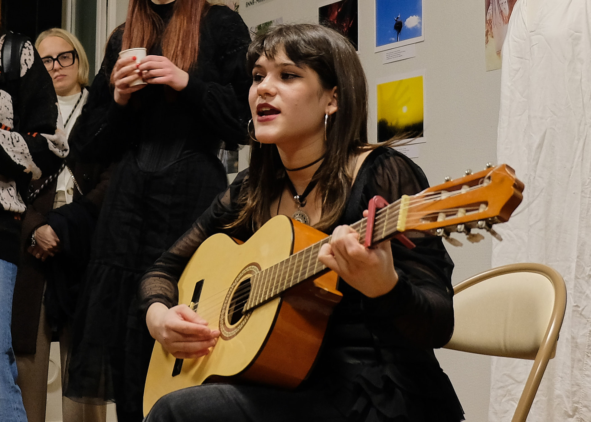 Guitare et chants ukrainiens au vernissage