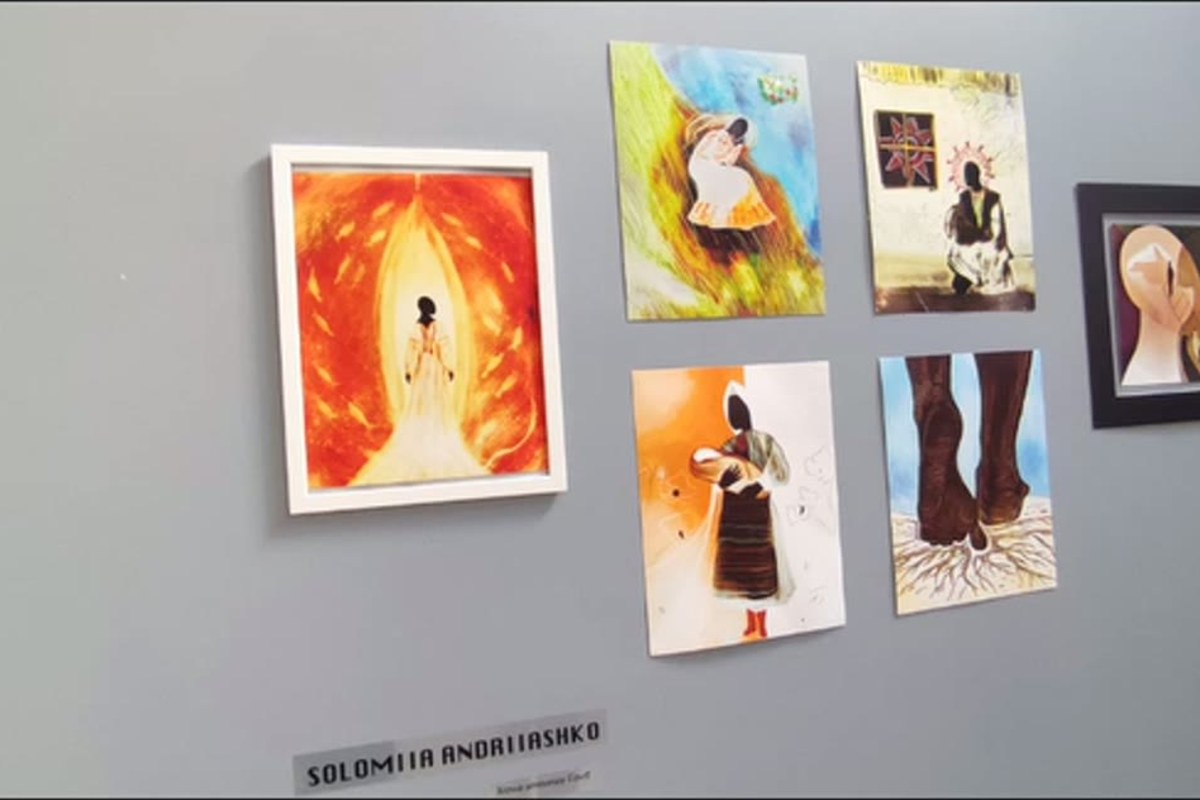 Accrochage d'illustrations et de dessins
